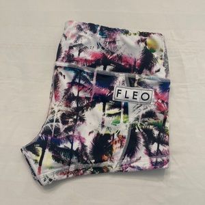 EUC Fleo Low Rise Contour Shorts Size Small